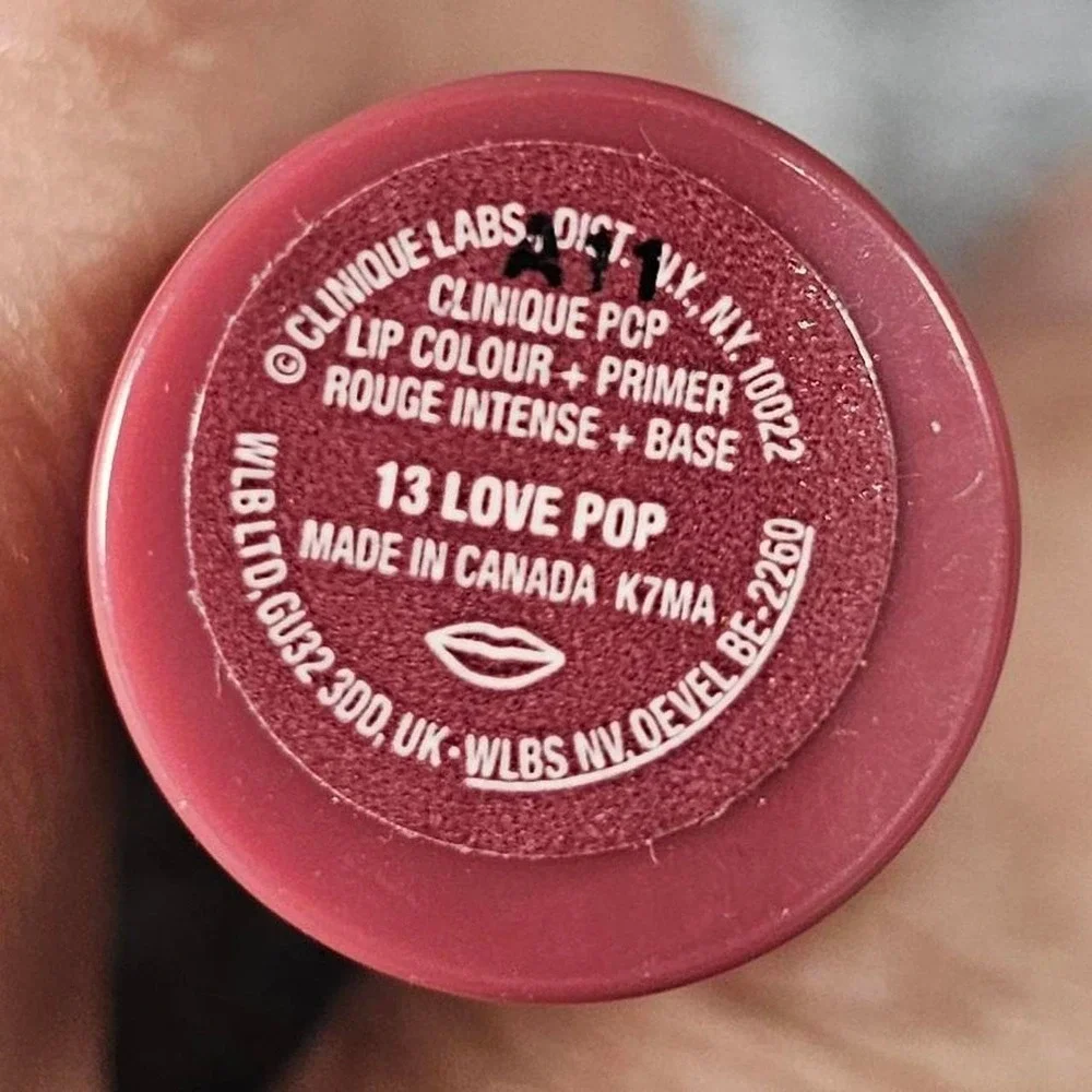 Clinique Pop Lip Colour + Primer Lipstick. Shade 13 Love Pop